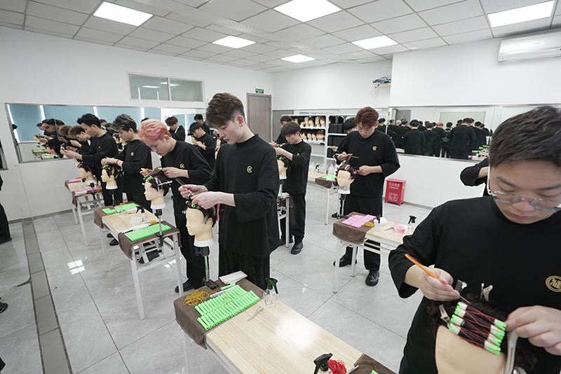 美发学校培训：开启美丽事业的钥匙