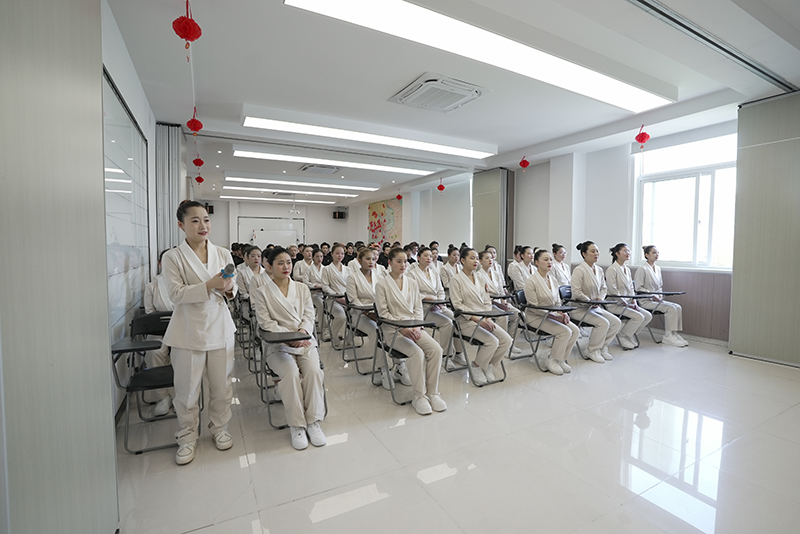 美容培训班费用多少？